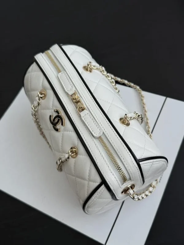 055fe20d-2e29b90700bb.webp Chanel Spring Summer 2025 Pre-collection Clutch With Chain Lambskin White 18.5cm/ 7.3inches, Designer Handbags, Women’s Purse, luxury bags, Chanel bags