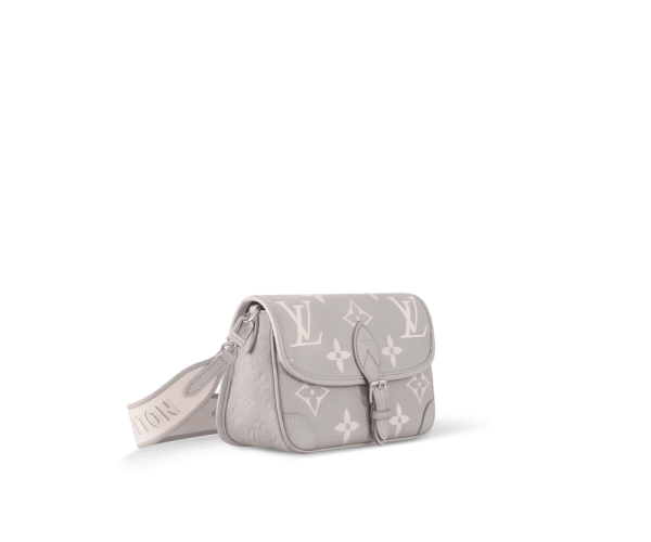 10004-7-022f0333deba.webp Louis Vuitton Diane M14214, Designer Handbags, Womens Purse, luxury bags