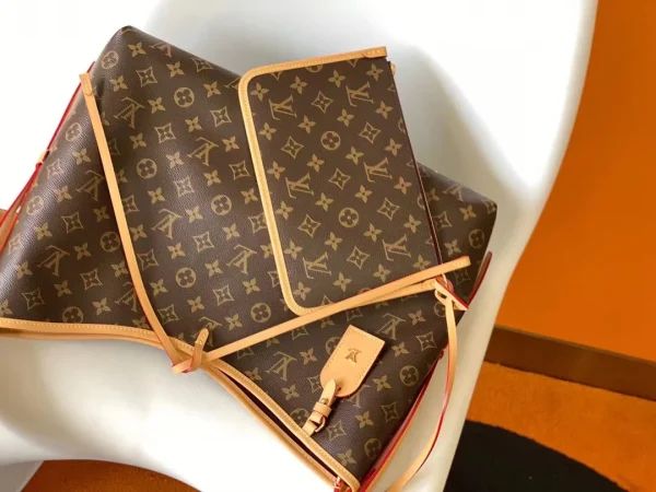 106f25fda5e42c64687cce16ddbac598-49cf2f48f0b0.webp Louis Vuitton Carryall Mm Monogram – Women – Handbags Monogram M46197, Designer Handbags, Womens Purse, luxury bags