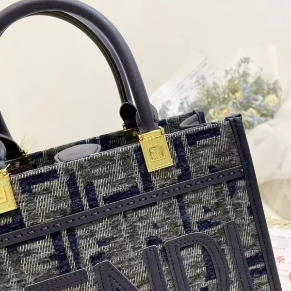 114-9-4f309eeb80b0.webp Fendi Sunshine Small Ff Chenille Shopper Dark Blue 26Cm
