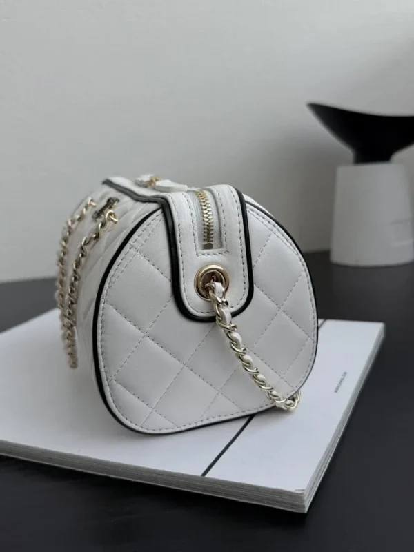 12bcc80f-177185748422.webp Chanel Spring Summer 2025 Pre-collection Clutch With Chain Lambskin White 18.5cm/ 7.3inches, Designer Handbags, Women’s Purse, luxury bags, Chanel bags