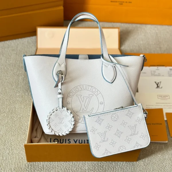 153-1-1-abe24ff3a0f0.webp Louis Vuitton Blossom Mahina Bag With Lv Circle Motif White 23Cm, Designer Handbags, Womens Purse, luxury bags
