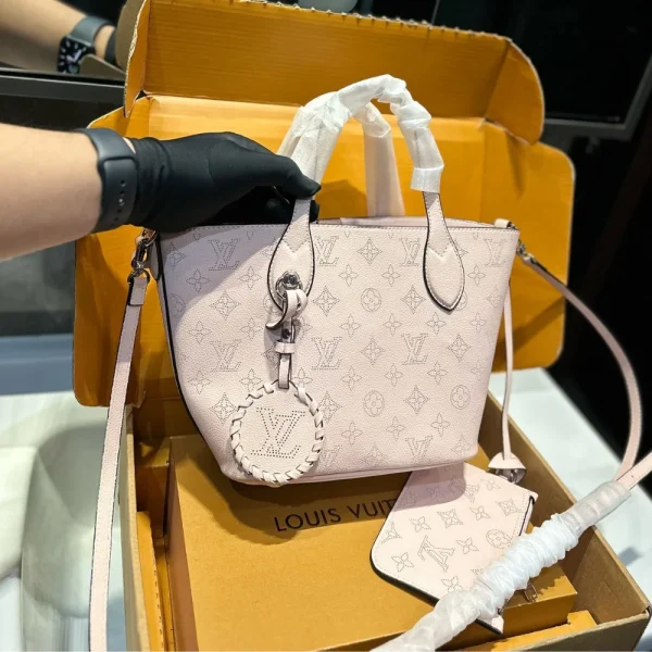 159-1-46b4e6ccaa49.webp Louis Vuitton Blossom Mahina Calfskin Bag Light Pink 21Cm M23196, Designer Handbags, Womens Purse, luxury bags