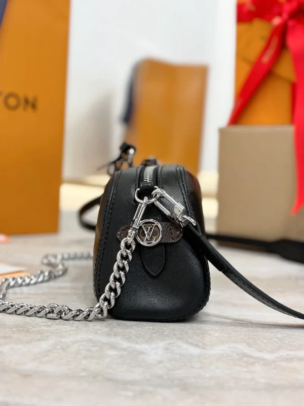 159dd5bb-b77f46ae5ae5.webp Louis Vuitton Pochette Vibe- Wallets and Small Leather Goods M14544 25cm/ 9.8in, Designer Handbags, Womens Purse, luxury bags