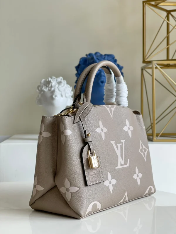 15af2c83-925cdab18e5a.webp Louis Vuitton Petit Palais 29Cm Cr Me, Designer Handbags, Womens Purse, luxury bags