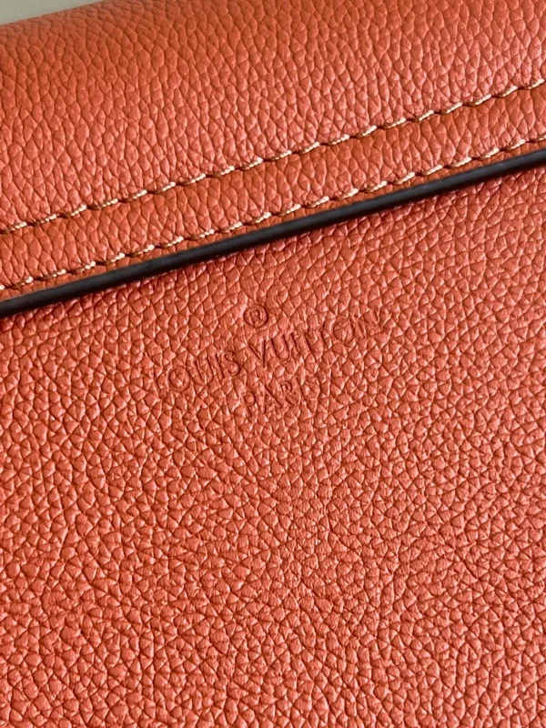 160b3683-a48a1e37bba8.webp Louis Vuitton Lockme Tender 19Cm Chataigne Brown, Designer Handbags, Womens Purse, luxury bags