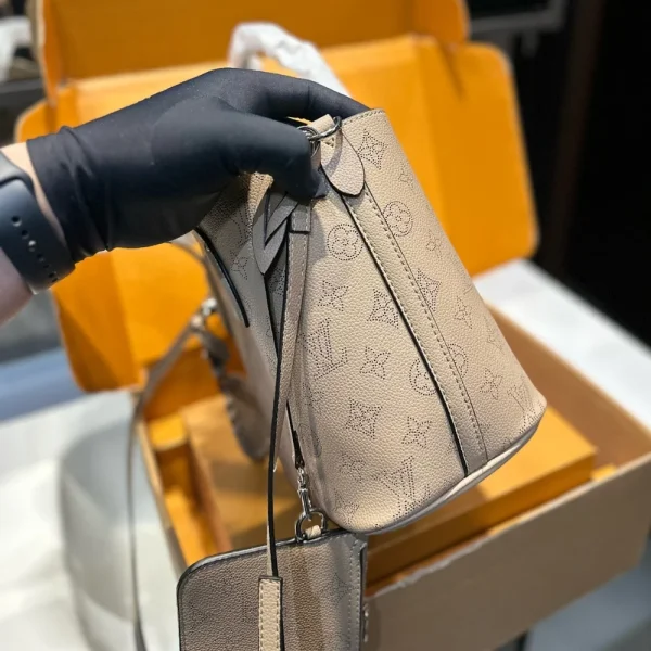 165-1-1-33a0793b1edd.webp Louis Vuitton Blossom Mahina Calfskin Bag Beige 21Cm, Designer Handbags, Womens Purse, luxury bags