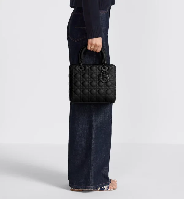 1686939078_F_23_3_LOOK_406_E11_GHC-2ea4b1734778.webp Medium Lady Dior Bag