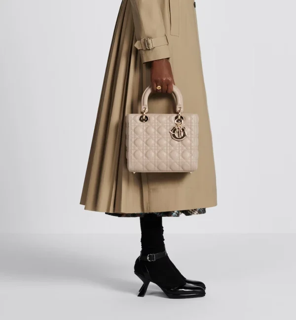1689601576_F_23_4_LOOK_686_E11_GHC-127de21c2b47.webp Medium Lady Dior Bag