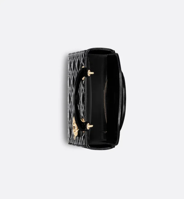 1690296315_M0565OWCB_M900_E06_GHC-1b99e8516ec1.webp Medium Lady Dior Bag