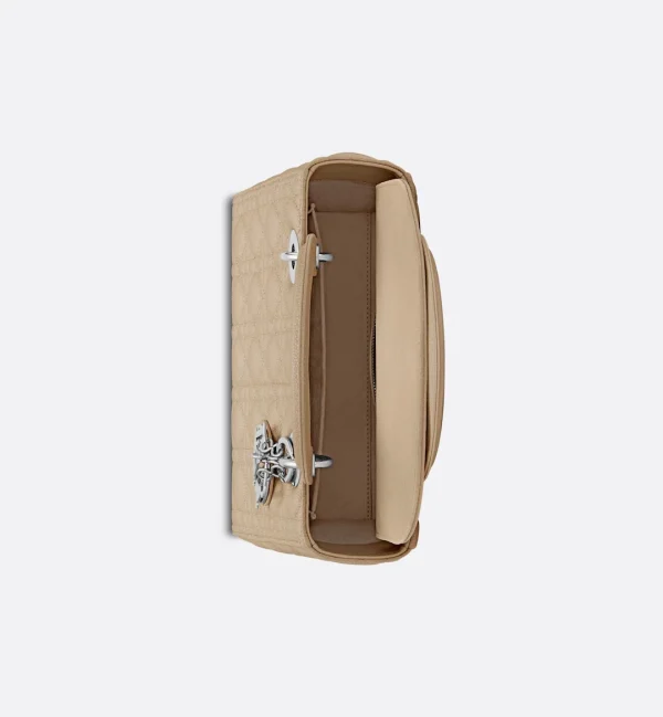 1690995718_M0565PWRT_M116_E06_GHC-7e27fddd0d38.webp Medium Lady Dior Bag