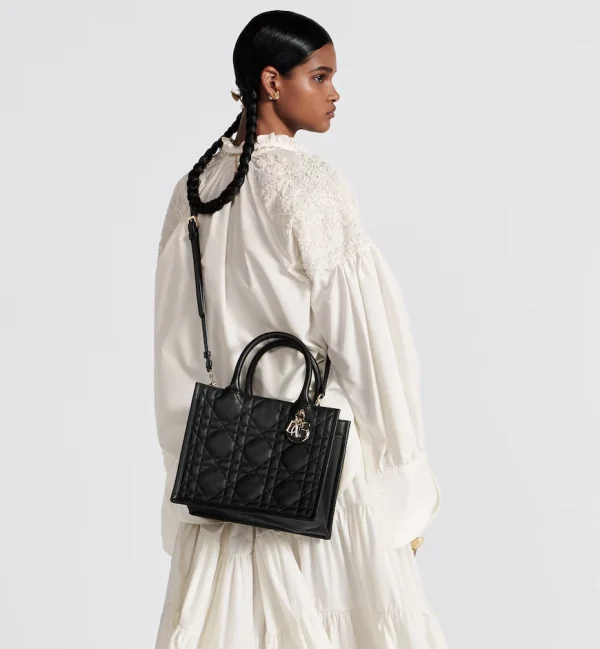 1701452574_F_24_1_LOOK_148_E06_GHC-afdf2fe338fd.webp Small Dior Book Tote