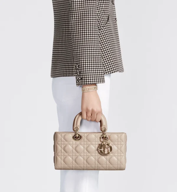 1707306432_F_23_3_LOOK_930_E11_GHC-d816e8dabf68.webp Medium Lady D-Joy Bag