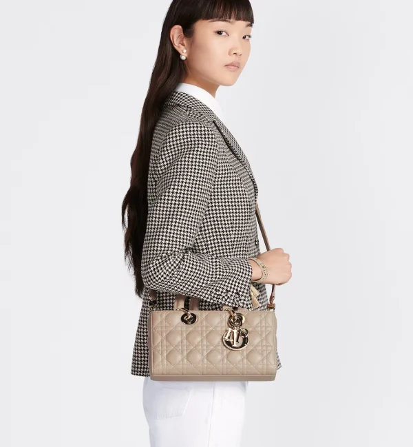 1707306514_F_23_3_LOOK_930_E05_GHC-c358af177695.webp Medium Lady D-Joy Bag