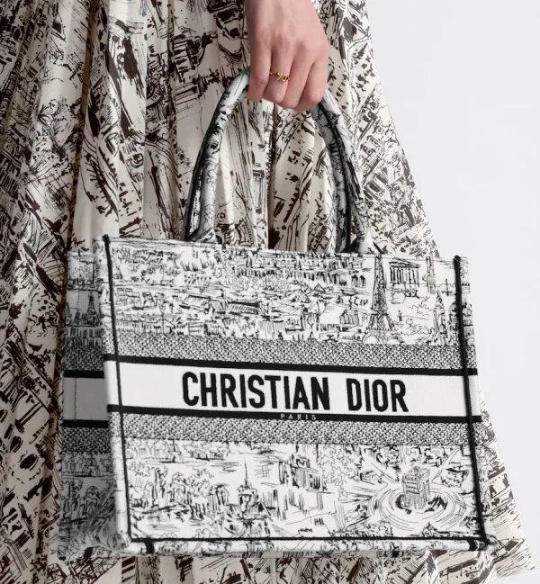 1712674080_F_24_3_LOOK_626_E17_GHC.webp Medium Dior Book Tote