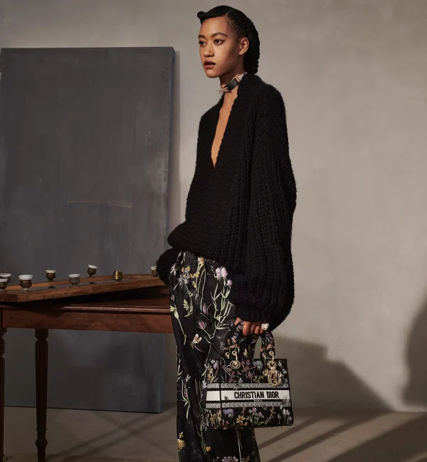 1713537919_M0565OEGM_M911_E12_GHC-cc798c3aba1e.webp Medium Lady D-Lite Bag