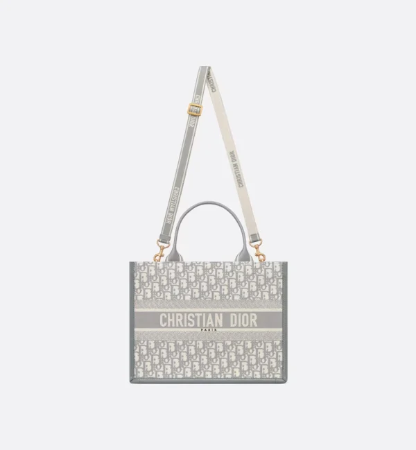 1719913517_M1324CZBB_M20I_E07_GHC-f04e006ee396.webp Medium Dior Book Tote