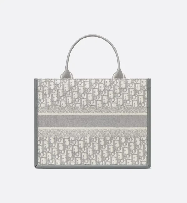 1719913518_M1324CZBB_M20I_E08_GHC-f5002d00f419.webp Medium Dior Book Tote