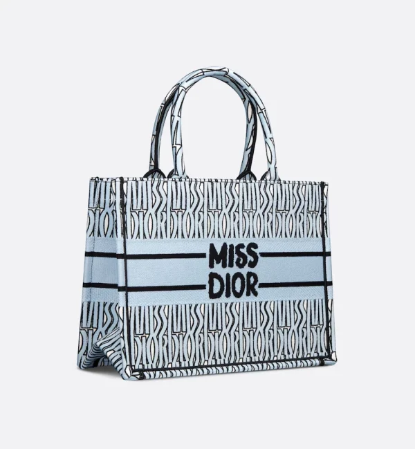 1719919765_M1296ZEZE_M44W_E03_GHC-4665ad3571ae.webp Medium Dior Book Tote