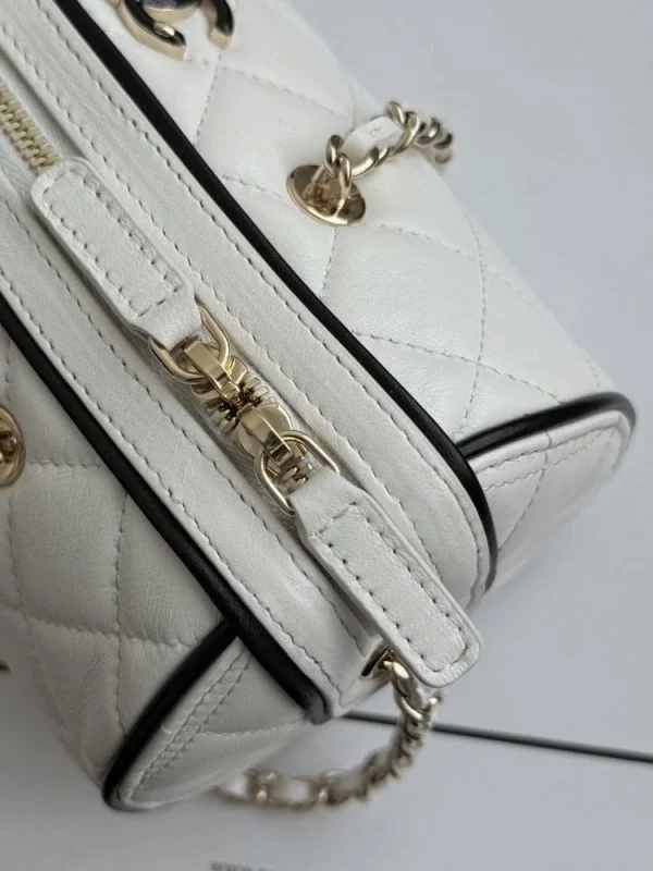 17d58070-ae5c744d7d43.webp Chanel Spring Summer 2025 Pre-collection Clutch With Chain Lambskin White 18.5cm/ 7.3inches, Designer Handbags, Women’s Purse, luxury bags, Chanel bags