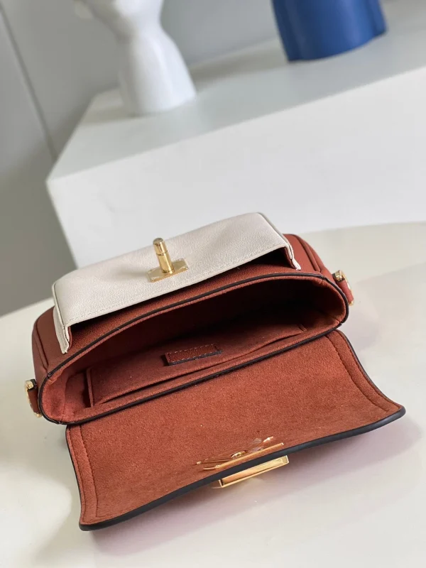 1f487415-17233d4297d0.webp Louis Vuitton Lockme Tender 19Cm Chataigne Brown, Designer Handbags, Womens Purse, luxury bags