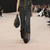 2-1-2d68e4348386.webp Chanel Grey Bow Pattern Chain Shoulder Bag