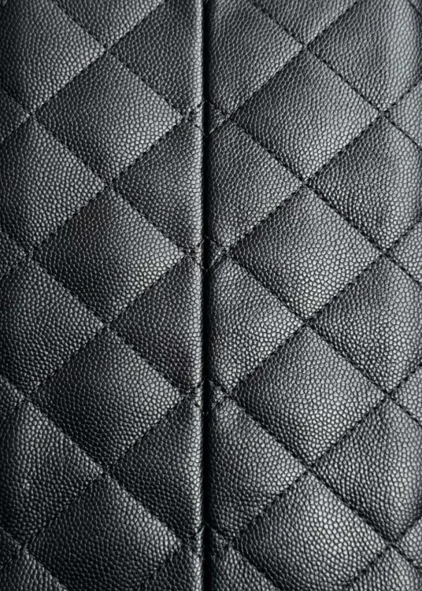 20e7a166-95bc59ebd6bd.webp Chanel crossbody bag 25 Small Handbag Grained Calfskin & Gold-Tone Metal Black 30cm/11.8in, Designer Handbags, Women’s Purse, luxury bags, Chanel bags