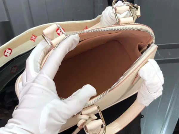 2294a6a3-0fb97c8df881.webp Louis Vuitton Alma Bb 23Cm, Designer Handbags, Womens Purse, luxury bags