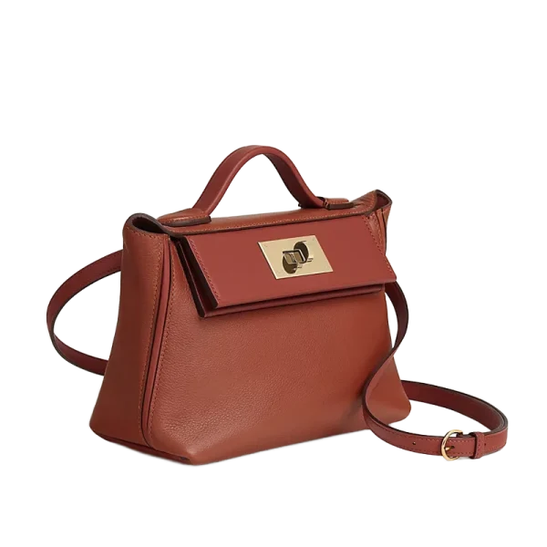 2424-21-bag-082153CPBG-worn-3-0-0-800-800_g.webp 24/24 – 21 bag Sienne / Cuivre