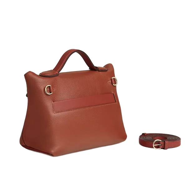2424-21-bag-082153CPBG-worn-5-0-0-800-800_g.webp 24/24 – 21 bag Sienne / Cuivre