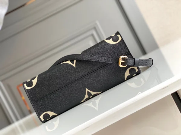 2570c926f7e5e2b2834825e51541d96d-23d471b9540c.webp Louis Vuitton Sac Main On The Go Pm Noir Beige M45659 25cm, Designer Handbags, Womens Purse, luxury bags