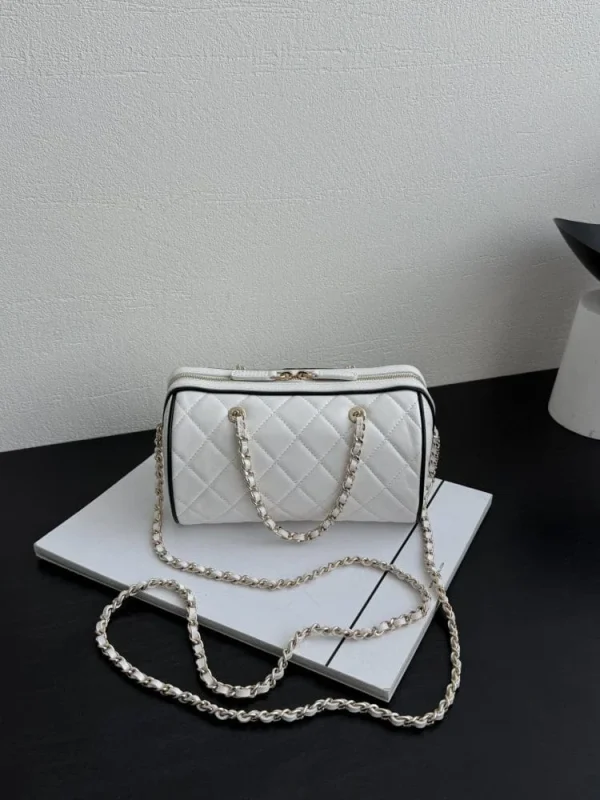 279f7fb7-b0816c74af9e.webp Chanel Spring Summer 2025 Pre-collection Clutch With Chain Lambskin White 18.5cm/ 7.3inches, Designer Handbags, Women’s Purse, luxury bags, Chanel bags