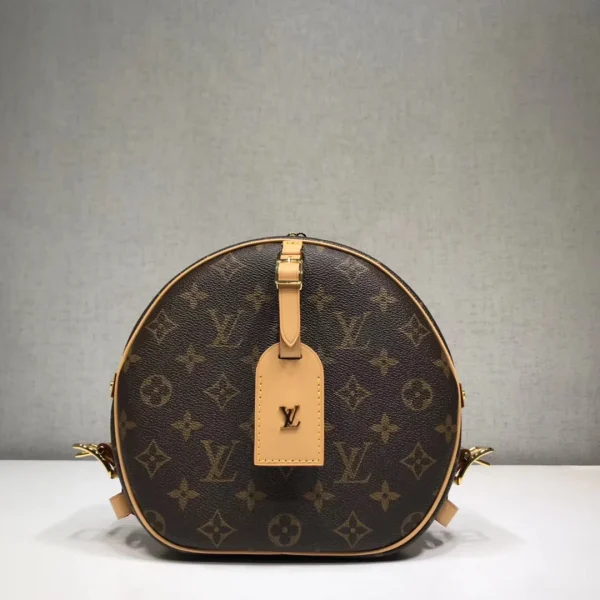 2_82c098bd-ea0e-4e3d-8a4d-8c016c95f5f7-d99ddd556a7c.webp Louis Vuitton Boite Chapeau Souple Mm 22Cm, Designer Handbags, Womens Purse, luxury bags