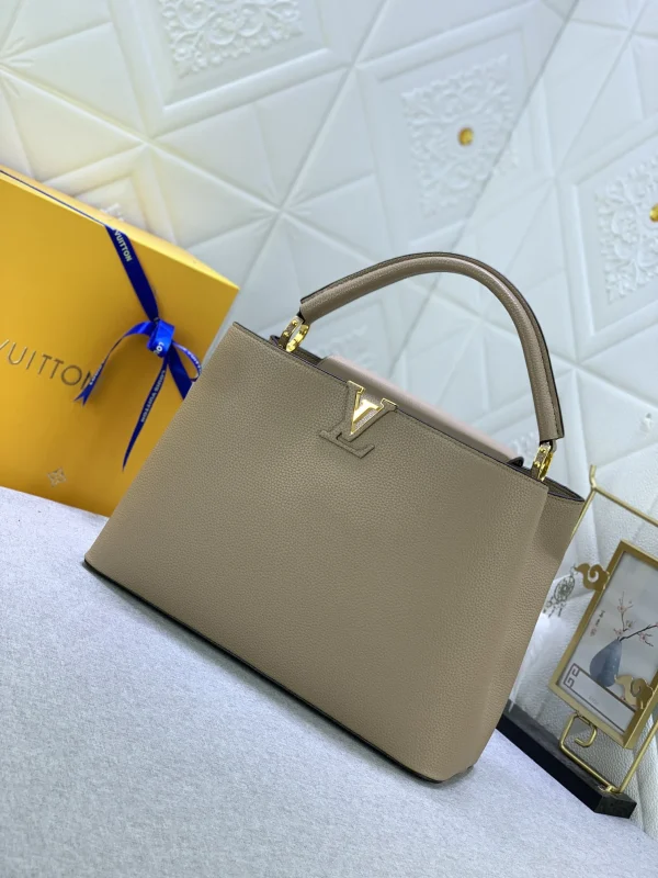 2ba4e705-fb3210309e6c.webp Louis Vuitton Capucines Mm Grey 31Cm M42253, Designer Handbags, Womens Purse, luxury bags