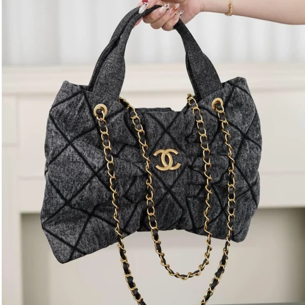 3-a0b68e663d31.webp Chanel Grey Bow Pattern Chain Shoulder Bag