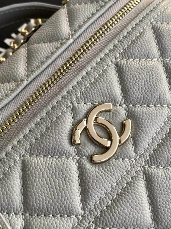 3054cd61-8abc44561ae2.webp Chanel 25C Vanity Case Light Blue 20cm, Designer Handbags, Women’s Purse, luxury bags, Chanel bags