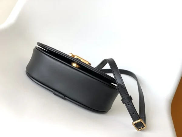 327eeeff-dcc3e506a27e.webp Fendi C’mon Medium Shoulder Bag Black 21cm/ 8.3in