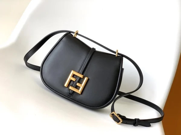3327c003-b19d724237e5.webp Fendi C’mon Medium Shoulder Bag Black 21cm/ 8.3in