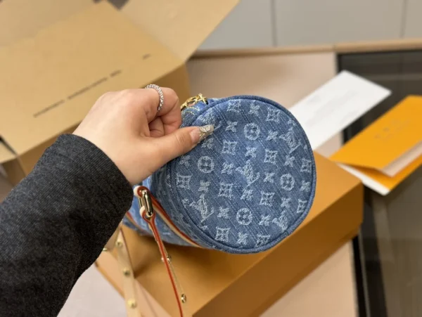 4-1-1-1-56417e219491.webp Louis Vuitton Hills Pochette Denim Blue 27Cm M82949, Designer Handbags, Womens Purse, luxury bags
