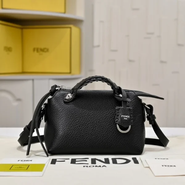Fendi By The Way Selleria Medium Black 20Cm
