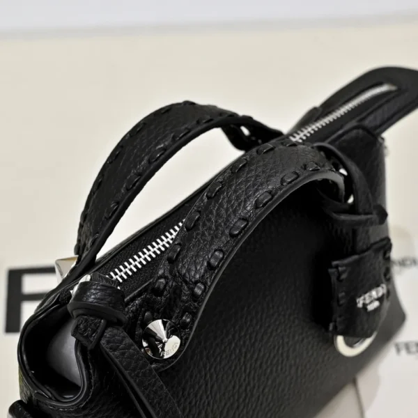 Fendi By The Way Selleria Medium Black 20Cm