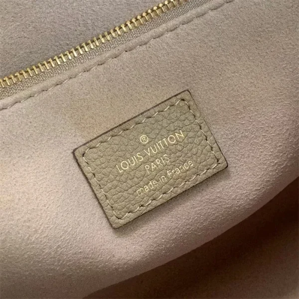 43141b20-e6df45bbabb0.webp Louis Vuitton LV OnTheGo East West M46653 Beige 25cm, Designer Handbags, Womens Purse, luxury bags
