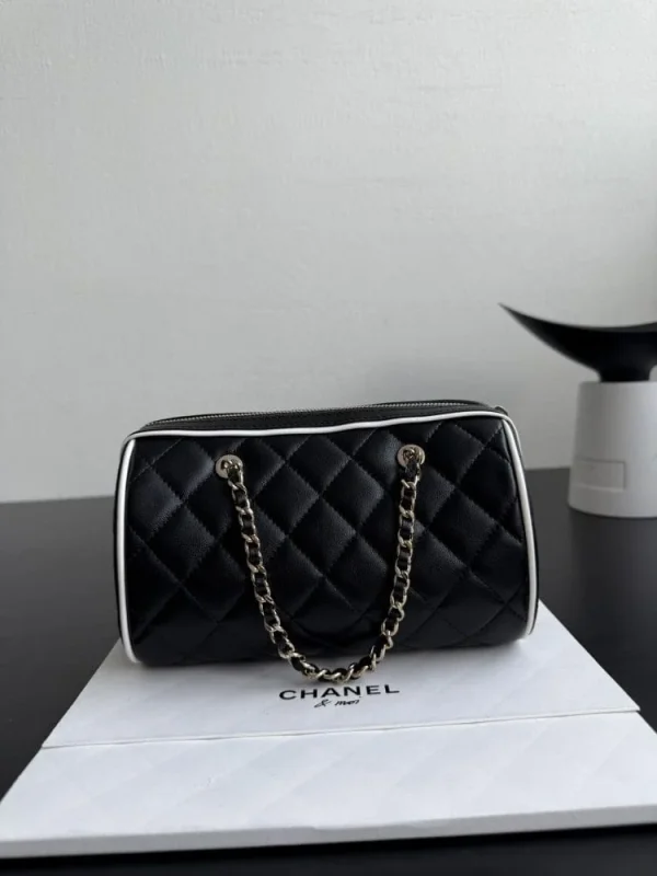 4375c94e-df37c6738bf2.webp Chanel Spring Summer 2025 Pre-collection Clutch With Chain Lambskin Black 18.5cm/ 7.3inches, Designer Handbags, Women’s Purse, luxury bags, Chanel bags