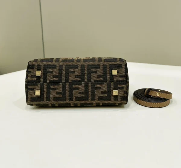 44c83bc2-9f6a2cf5e9aa.webp Fendi By The Way Leather Mini Bag18cm