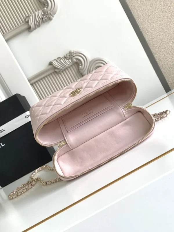 451ae161-c391454ccfe5.webp Chanel 25C Vanity Case Pink 20cm, Designer Handbags, Women’s Purse, luxury bags, Chanel bags