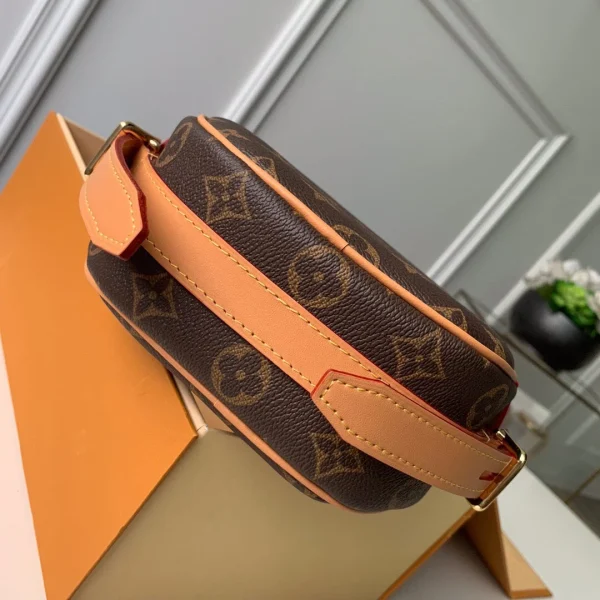 4625d166-fac91ff2b86f.webp Louis Vuitton Boite Chapeau Souple Pm 18Cm, Designer Handbags, Womens Purse, luxury bags