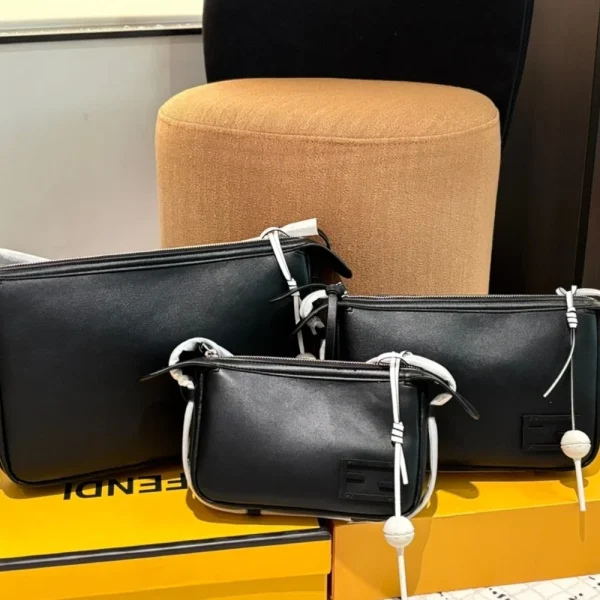 485-5-8248718c5fa8.webp Fendi Simply Fendi Mini Bag Black 23Cm