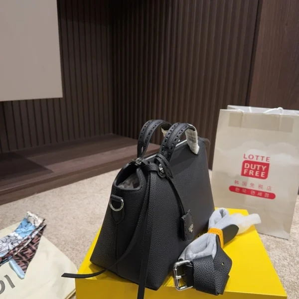 495-2-dca40917cfa5.webp Fendi By The Way Medium Leather Boston Bag Black 20Cm