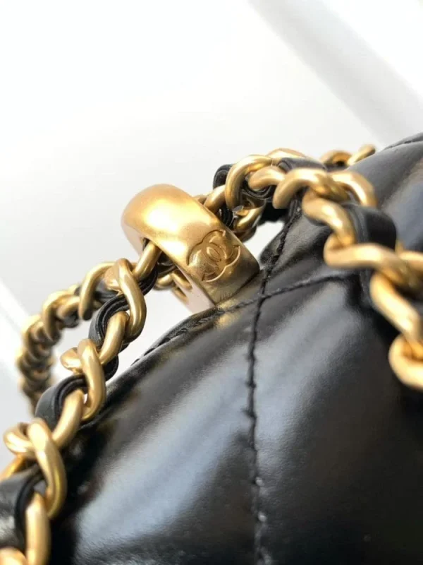 49cab16c-628ee4b06afb.webp Chanel Calfskin Quilted Perfect Fit Flap Back 22cm, Designer Handbags, Women’s Purse, luxury bags, Chanel bags