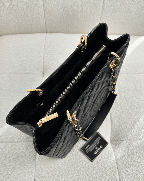 4bb0da_40f486ecf5eb4cc7be54e91f3ba0f604mv2-a0552bbe1951.webp Chanel Classic Tote Bag Gold Toned Hardware Black 34cm, Designer Handbags, Women’s Purse, luxury bags, Chanel bags